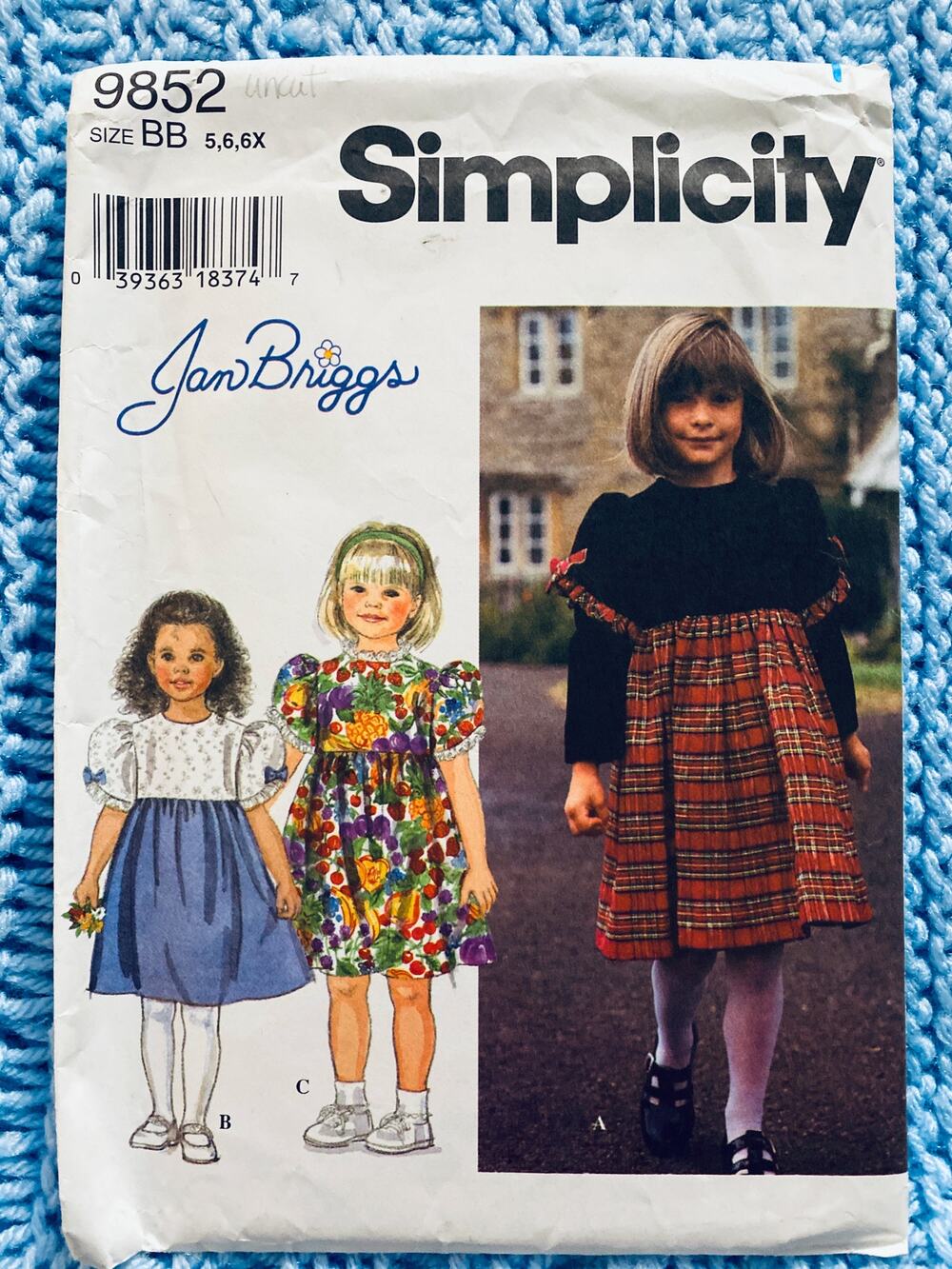 Simplicity 9852 Pattern Girls dress puff sleeve Size 5 6 6x
